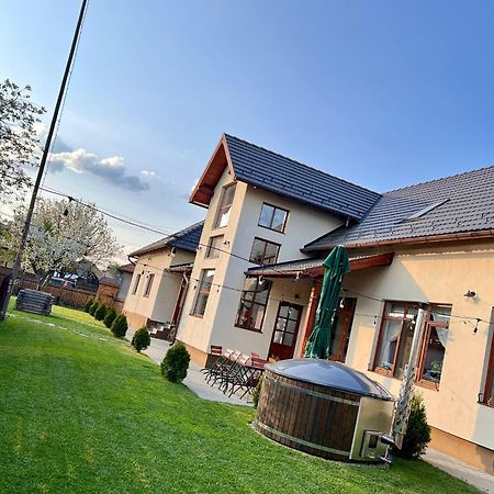 Racul Famives Vendeghaz B&B 외부 사진